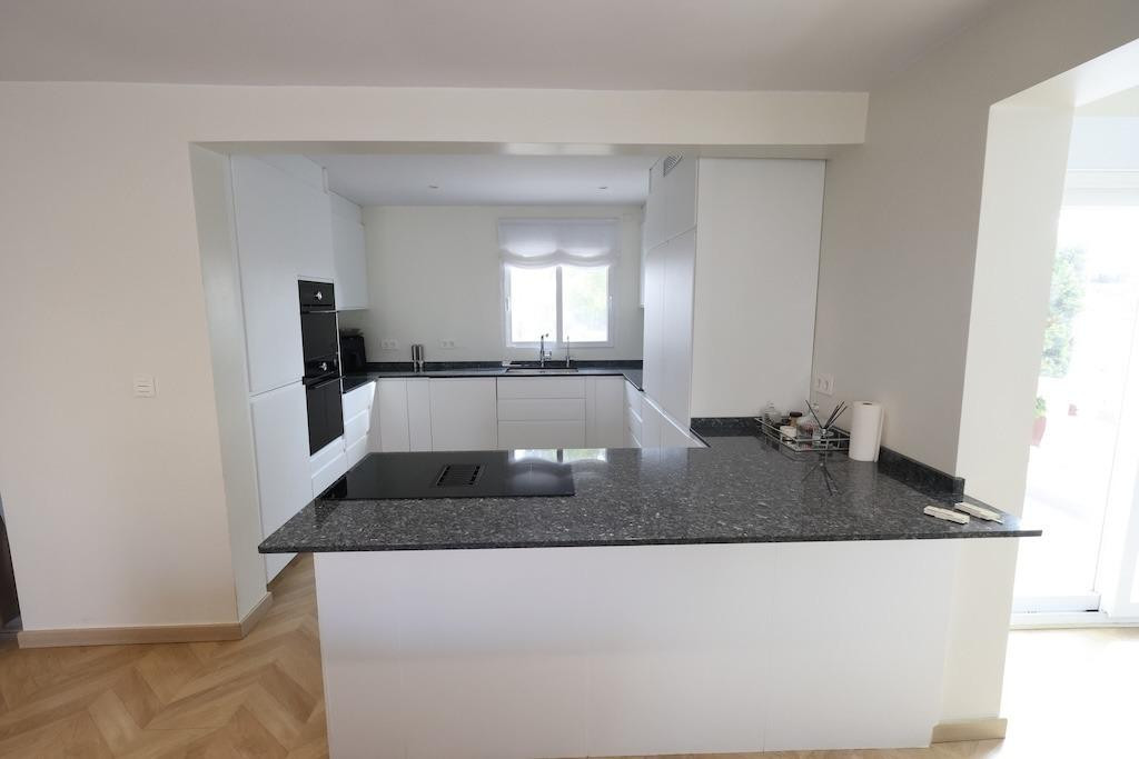 For sale - 5 Bedroom 3 Bathroom House - Detached Villa in Torrevieja - Torrevieja Centro  - Alicante