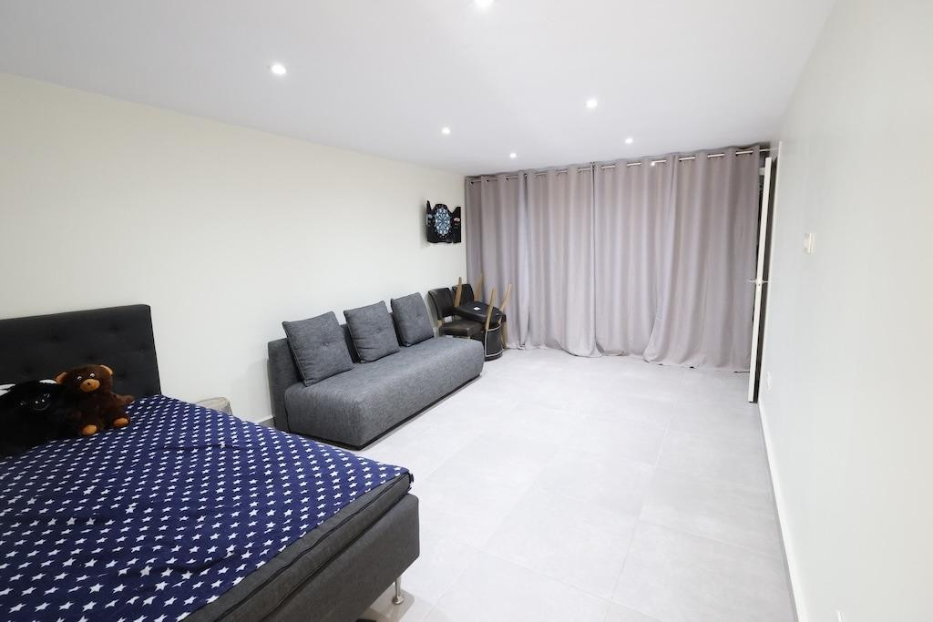 For sale - 5 Bedroom 3 Bathroom House - Detached Villa in Torrevieja - Torrevieja Centro  - Alicante