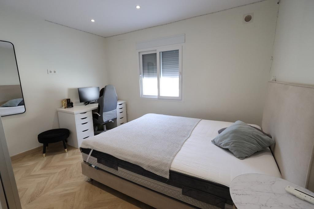 For sale - 5 Bedroom 3 Bathroom House - Detached Villa in Torrevieja - Torrevieja Centro  - Alicante