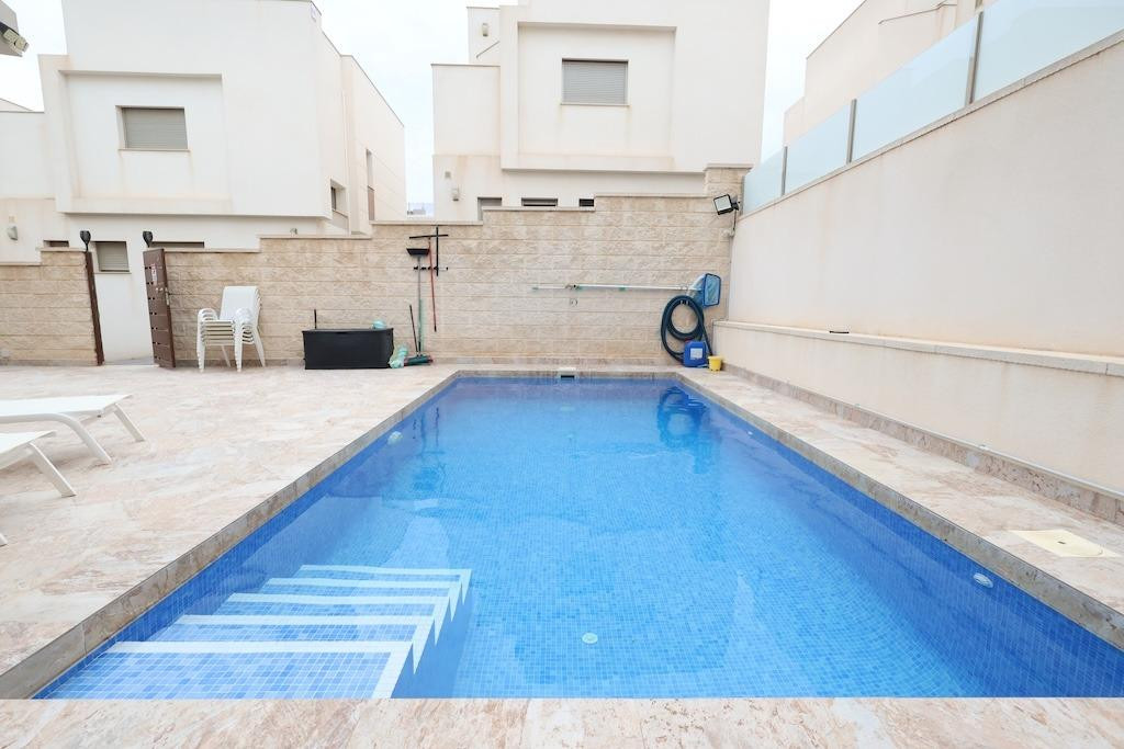 For sale - 3 Bedroom 3 Bathroom House - Detached Villa in Orihuela - Orihuela Costa  - Alicante