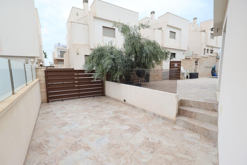 For sale - 3 Bedroom 3 Bathroom House - Detached Villa in Orihuela - Orihuela Costa  - Alicante
