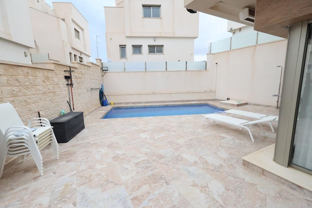 For sale - 3 Bedroom 3 Bathroom House - Detached Villa in Orihuela - Orihuela Costa  - Alicante