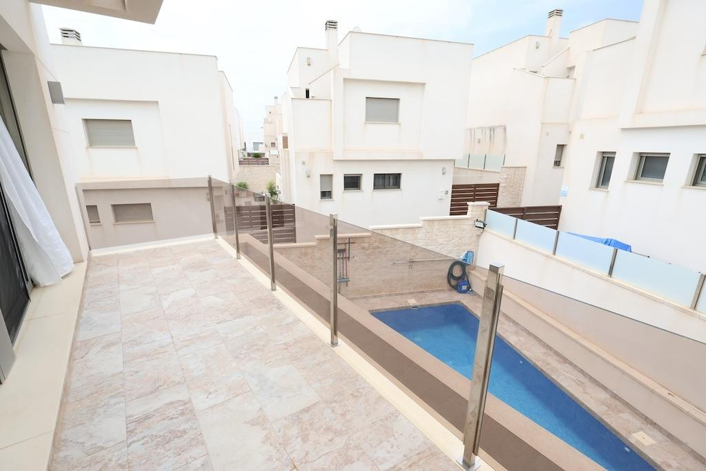 For sale - 3 Bedroom 3 Bathroom House - Detached Villa in Orihuela - Orihuela Costa  - Alicante