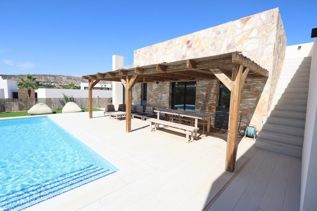 For sale - 3 Bedroom 2 Bathroom House - Detached Villa in Algorfa - Algorfa Centro  - Alicante