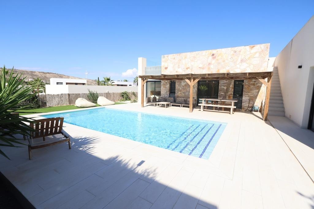 For sale - 3 Bedroom 2 Bathroom House - Detached Villa in Algorfa - Algorfa Centro  - Alicante