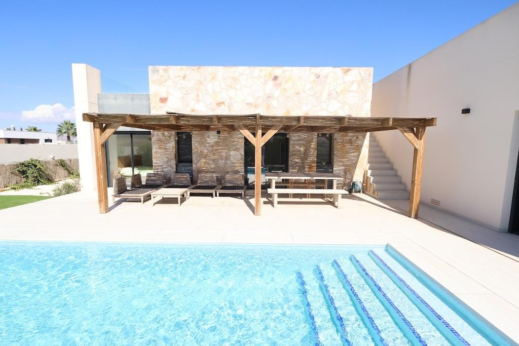 For sale - 3 Bedroom 2 Bathroom House - Detached Villa in Algorfa - Algorfa Centro  - Alicante