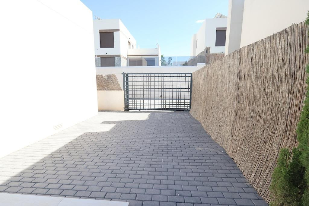 For sale - 3 Bedroom 2 Bathroom House - Detached Villa in Algorfa - Algorfa Centro  - Alicante