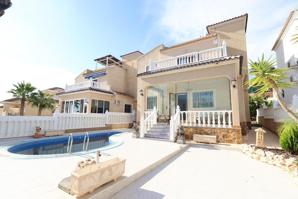 For sale - 3 Bedroom 2 Bathroom House - Detached Villa in Orihuela - Orihuela Costa  - Alicante