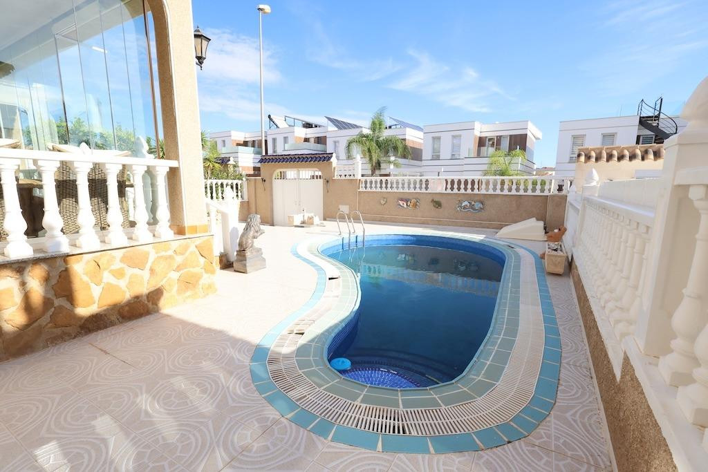For sale - 3 Bedroom 2 Bathroom House - Detached Villa in Orihuela - Orihuela Costa  - Alicante