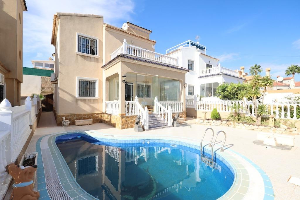 For sale - 3 Bedroom 2 Bathroom House - Detached Villa in Orihuela - Orihuela Costa  - Alicante