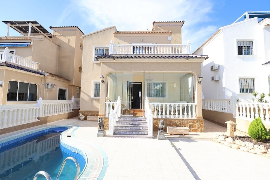 3 Bedroom 2 Bathroom House - Detached Villa in Orihuela
