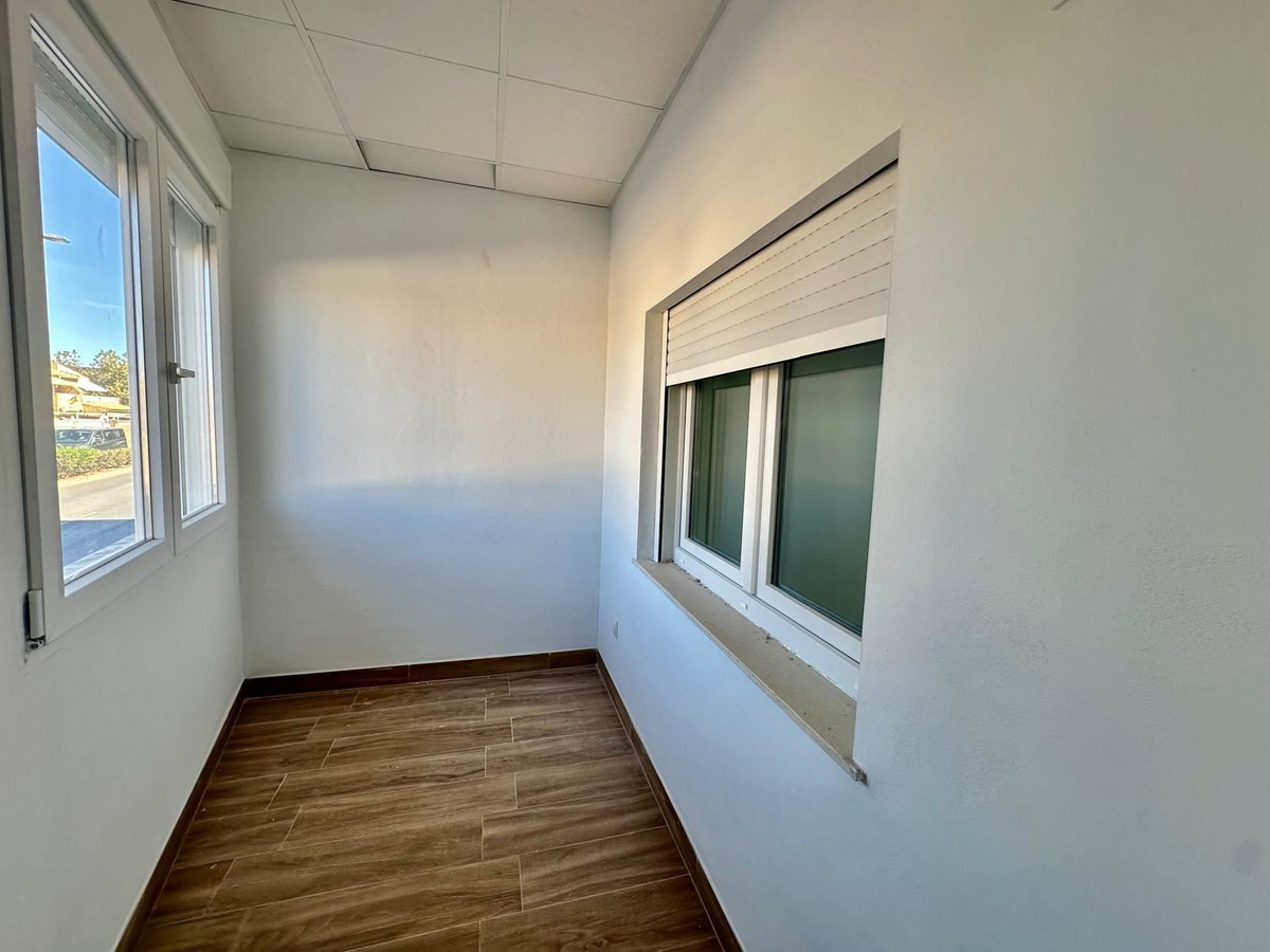 For sale - 2 Bedroom 2 Bathroom Apartment - Middle Floor Apartment in Torrevieja - Torrevieja Centro  - Alicante