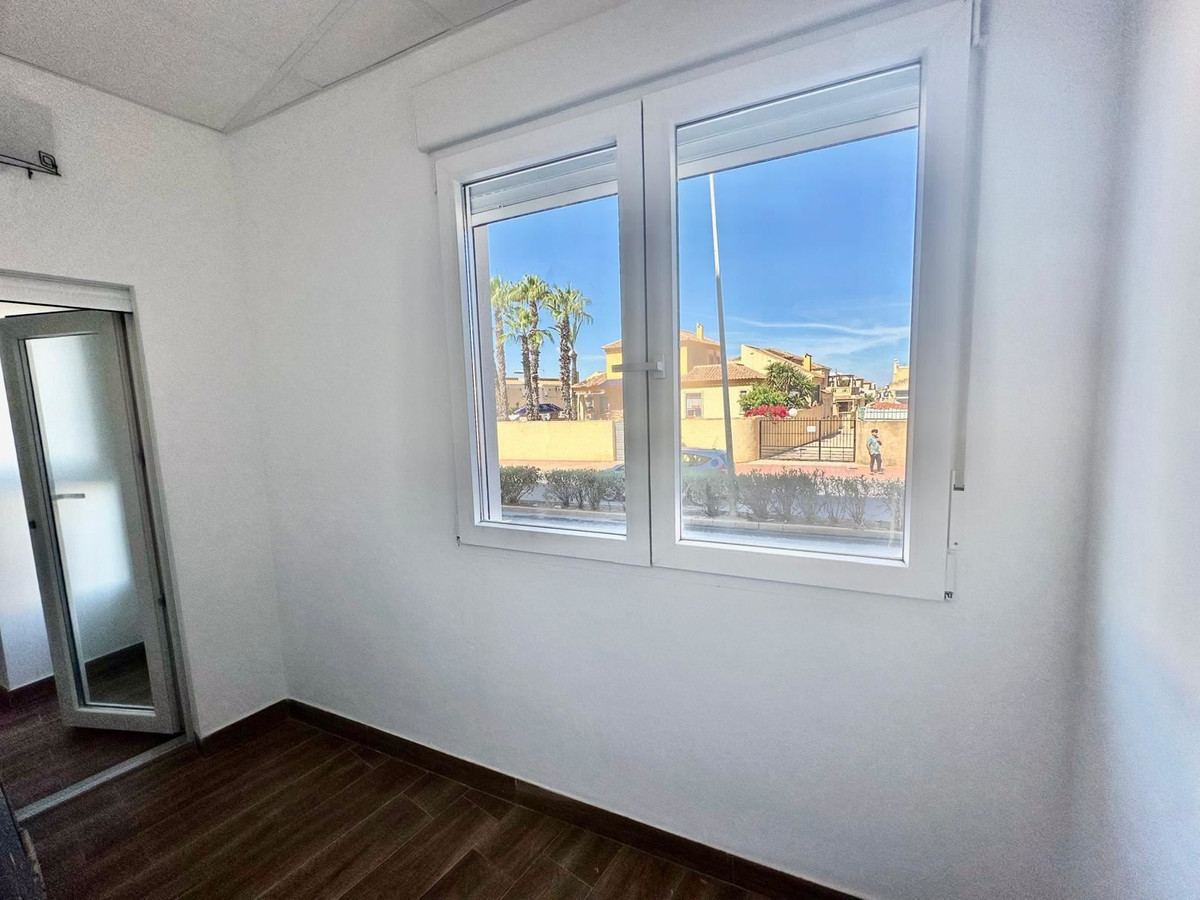 For sale - 2 Bedroom 2 Bathroom Apartment - Middle Floor Apartment in Torrevieja - Torrevieja Centro  - Alicante