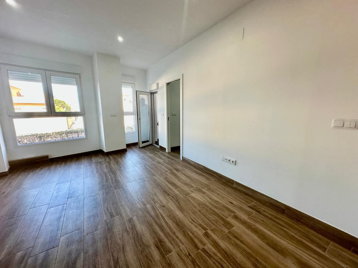 For sale - 2 Bedroom 2 Bathroom Apartment - Middle Floor Apartment in Torrevieja - Torrevieja Centro  - Alicante