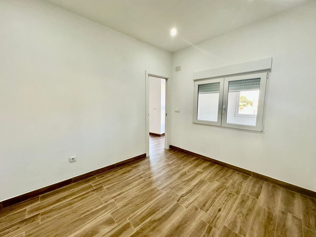 For sale - 2 Bedroom 2 Bathroom Apartment - Middle Floor Apartment in Torrevieja - Torrevieja Centro  - Alicante