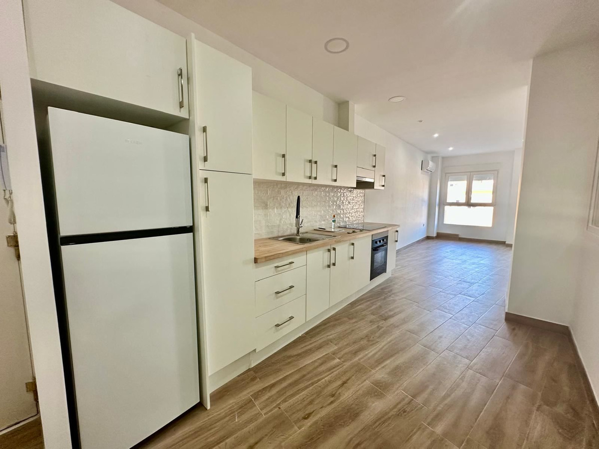 For sale - 2 Bedroom 2 Bathroom Apartment - Middle Floor Apartment in Torrevieja - Torrevieja Centro  - Alicante