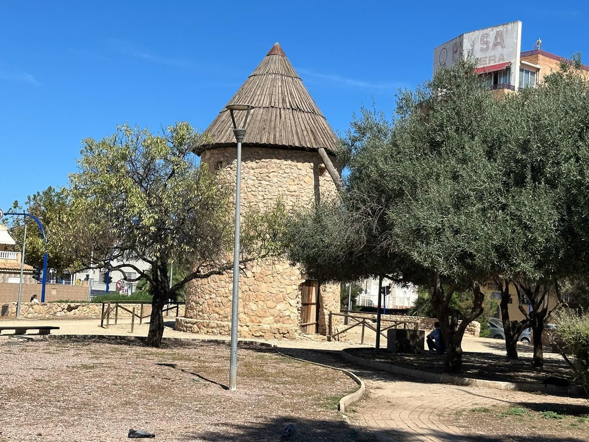 For sale - 2 Bedroom 2 Bathroom Apartment - Middle Floor Apartment in Torrevieja - Torrevieja Centro  - Alicante