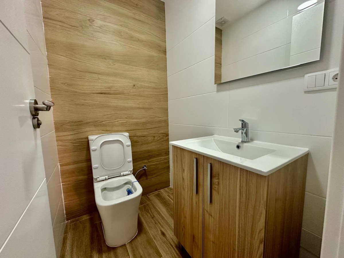 For sale - 2 Bedroom 2 Bathroom Apartment - Middle Floor Apartment in Torrevieja - Torrevieja Centro  - Alicante