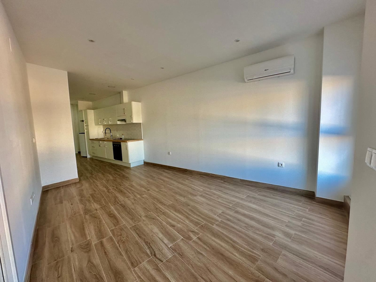 For sale - 2 Bedroom 2 Bathroom Apartment - Middle Floor Apartment in Torrevieja - Torrevieja Centro  - Alicante
