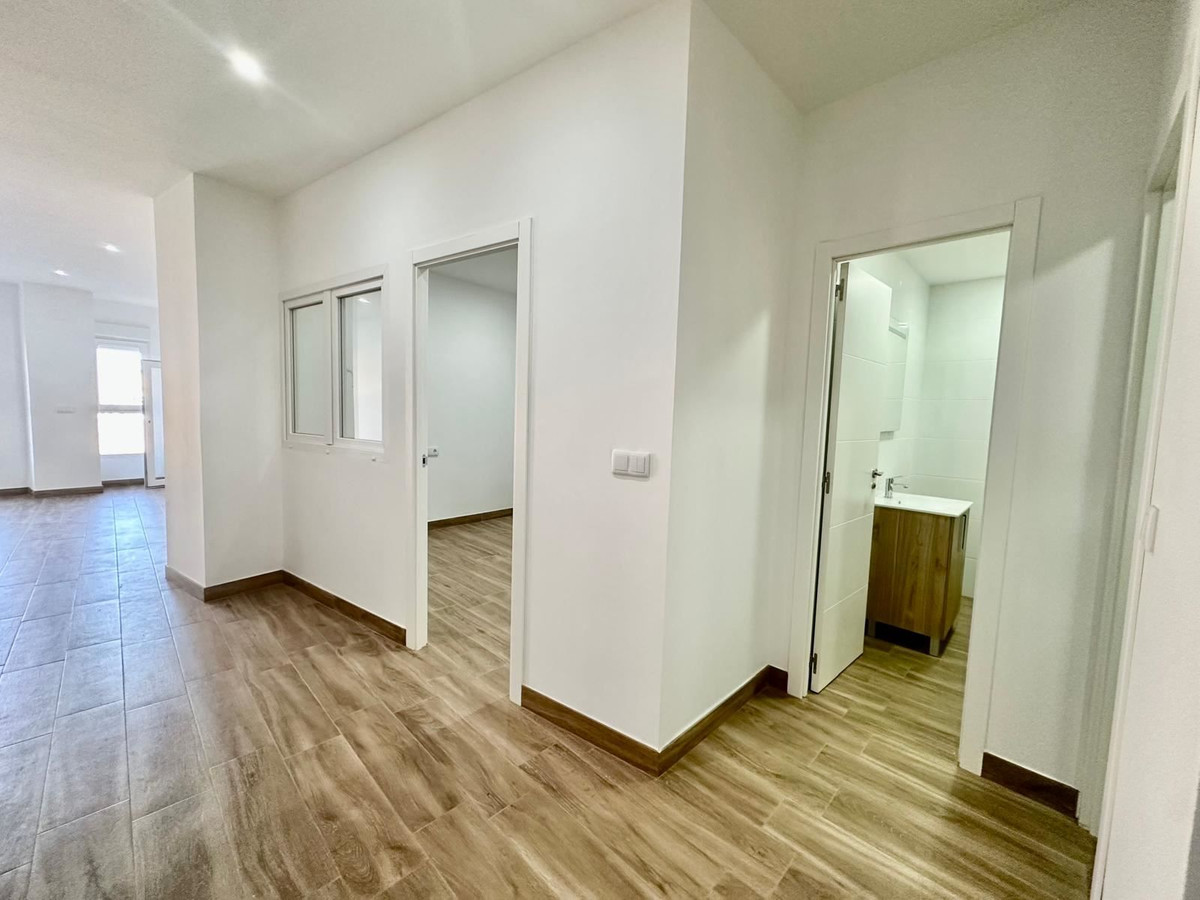 For sale - 2 Bedroom 2 Bathroom Apartment - Middle Floor Apartment in Torrevieja - Torrevieja Centro  - Alicante