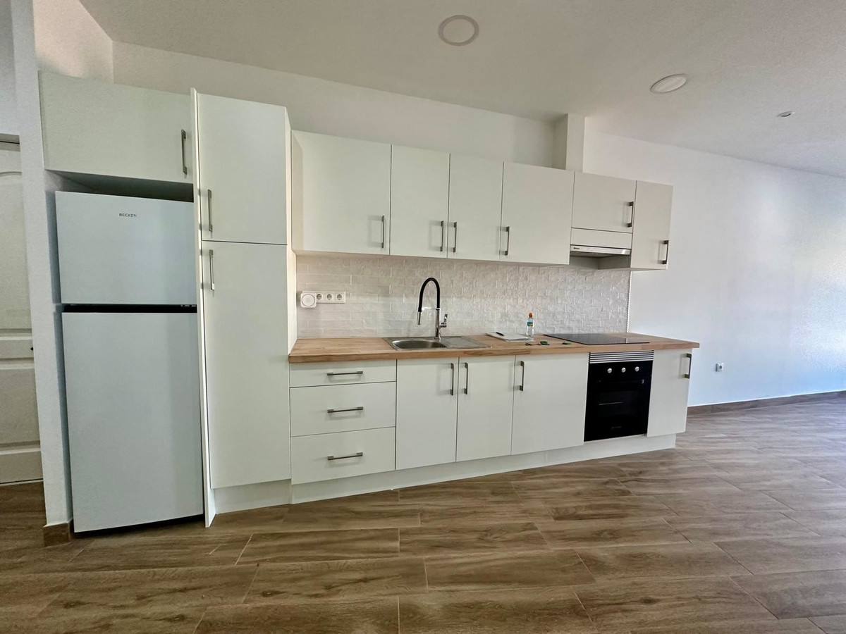 For sale - 2 Bedroom 2 Bathroom Apartment - Middle Floor Apartment in Torrevieja - Torrevieja Centro  - Alicante