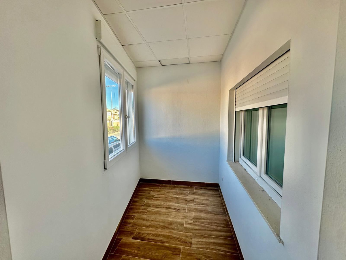 For sale - 2 Bedroom 2 Bathroom Apartment - Middle Floor Apartment in Torrevieja - Torrevieja Centro  - Alicante