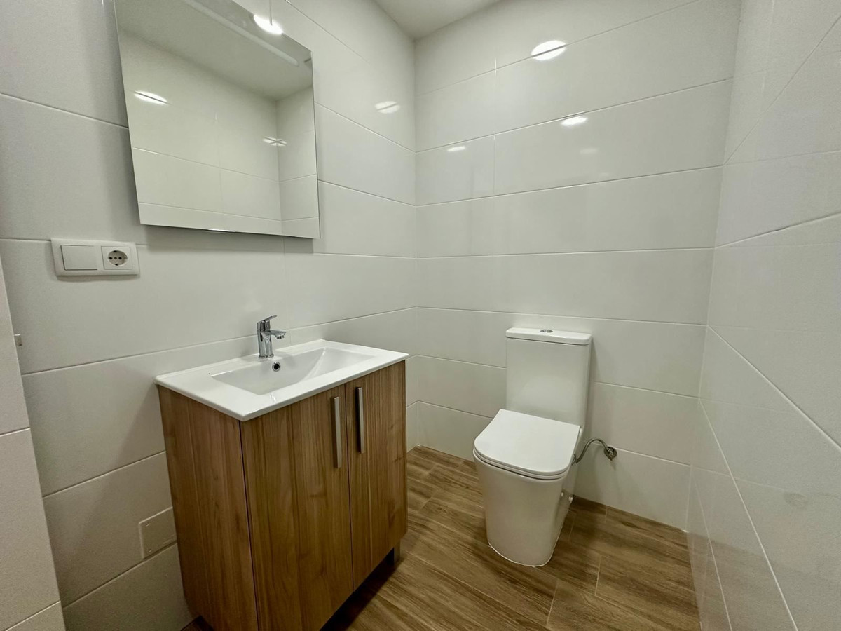 For sale - 2 Bedroom 2 Bathroom Apartment - Middle Floor Apartment in Torrevieja - Torrevieja Centro  - Alicante