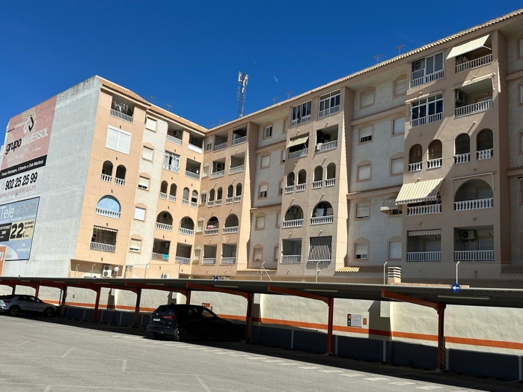 2 Bedroom 2 Bathroom Apartment - Middle Floor Apartment in Torrevieja
