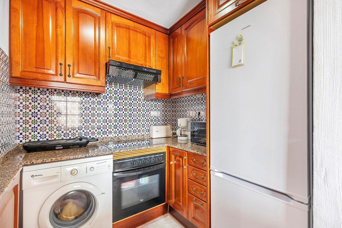 For sale - 2 Bedroom 2 Bathroom Apartment - Middle Floor Apartment in Torrevieja - Playa de los Locos  - Alicante