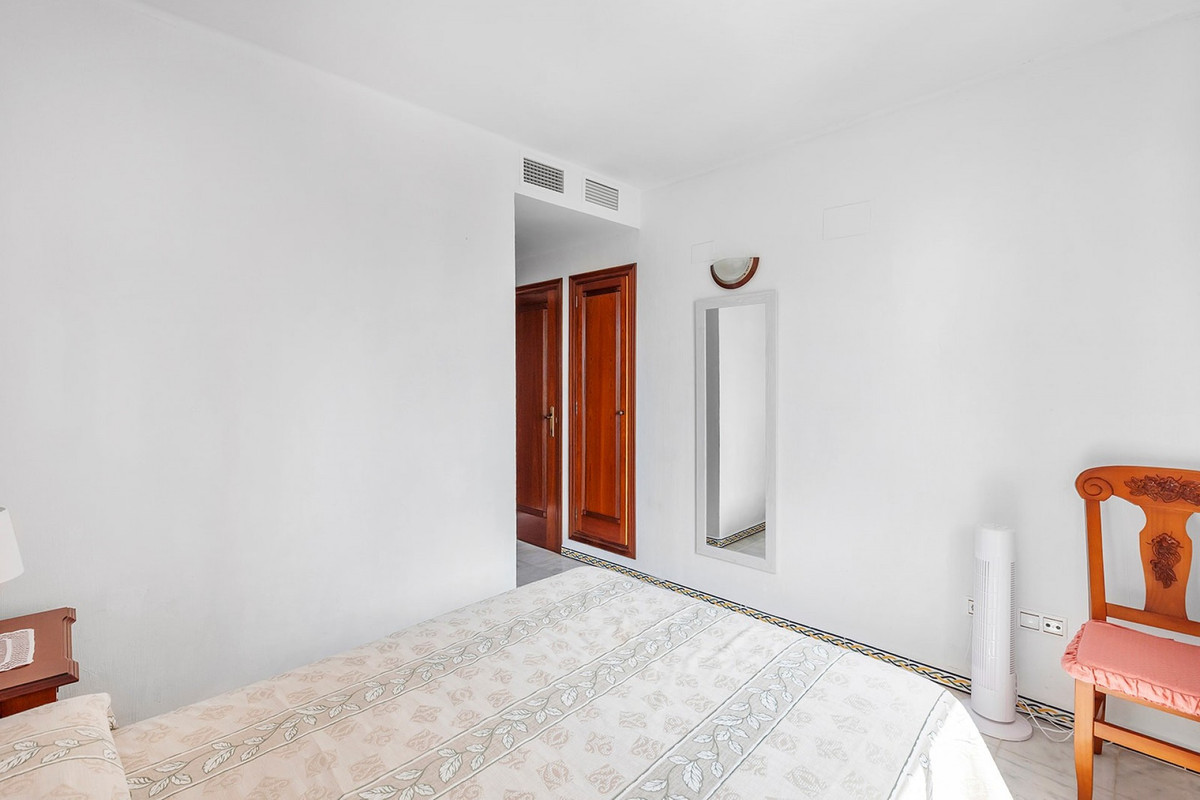 For sale - 2 Bedroom 2 Bathroom Apartment - Middle Floor Apartment in Torrevieja - Playa de los Locos  - Alicante