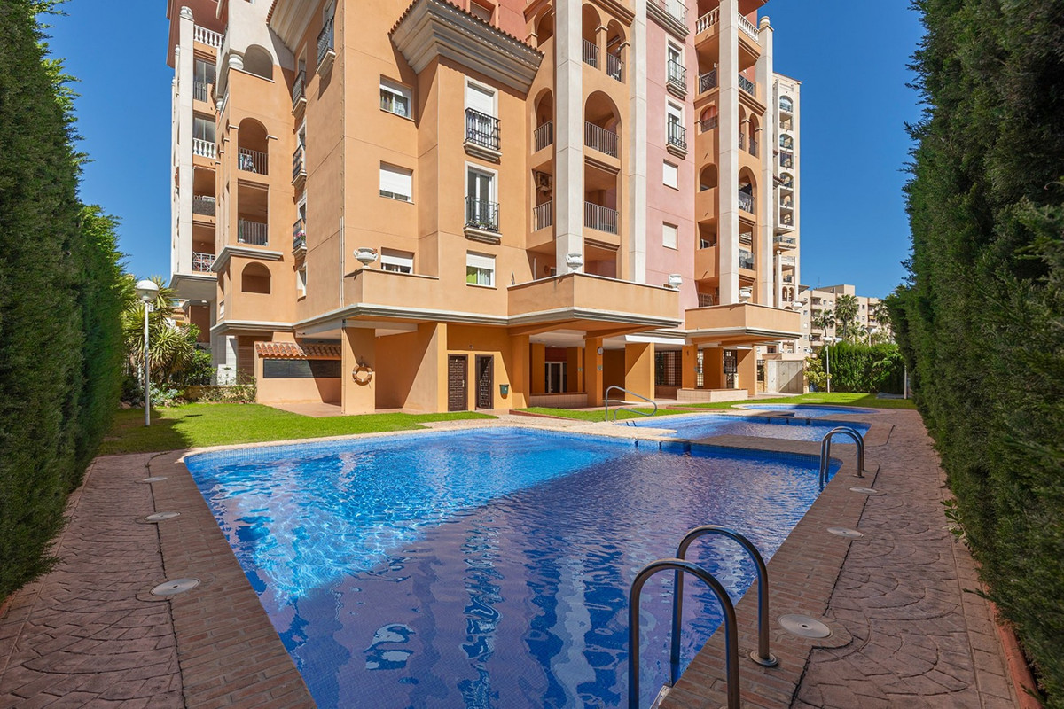 For sale - 2 Bedroom 2 Bathroom Apartment - Middle Floor Apartment in Torrevieja - Playa de los Locos  - Alicante