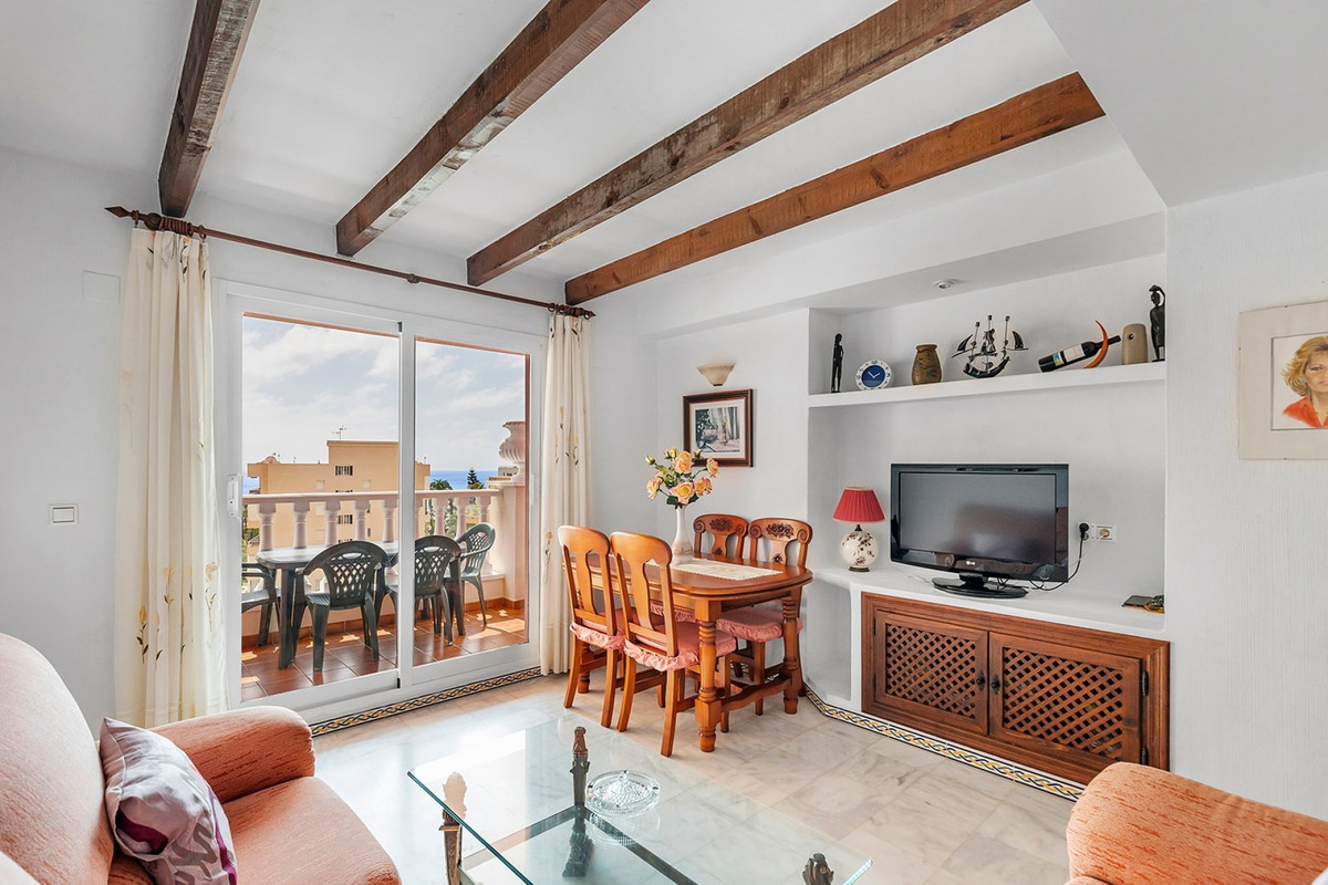 For sale - 2 Bedroom 2 Bathroom Apartment - Middle Floor Apartment in Torrevieja - Playa de los Locos  - Alicante