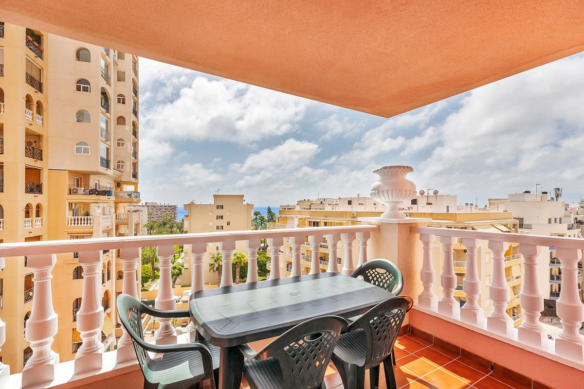 For sale - 2 Bedroom 2 Bathroom Apartment - Middle Floor Apartment in Torrevieja - Playa de los Locos  - Alicante