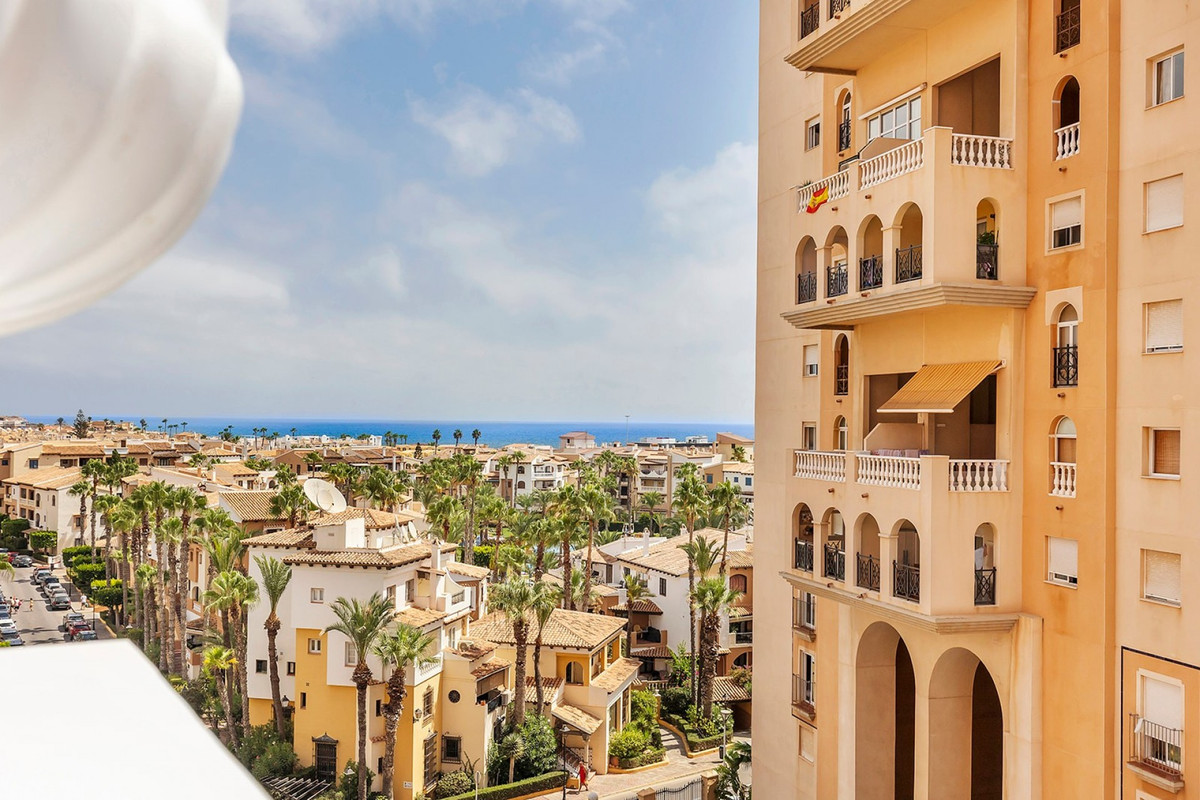 For sale - 2 Bedroom 2 Bathroom Apartment - Middle Floor Apartment in Torrevieja - Playa de los Locos  - Alicante
