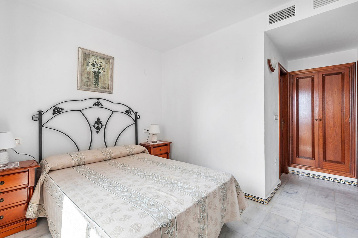 For sale - 2 Bedroom 2 Bathroom Apartment - Middle Floor Apartment in Torrevieja - Playa de los Locos  - Alicante