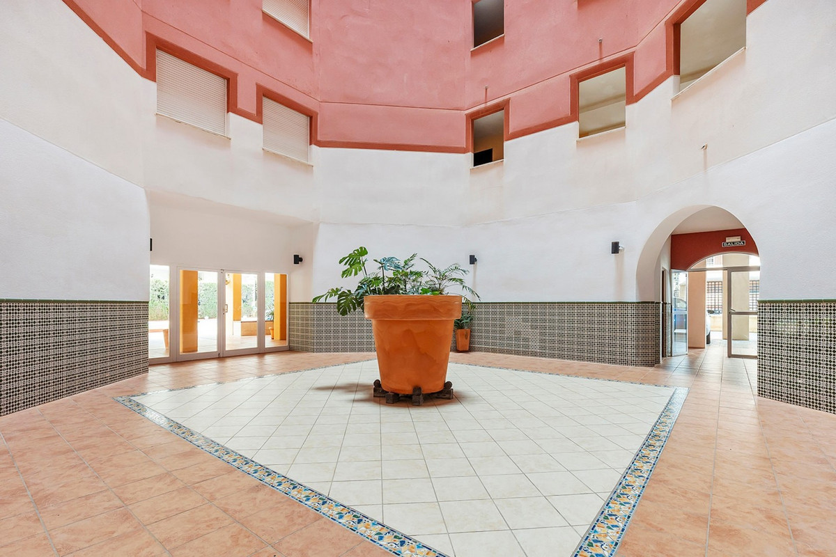 For sale - 2 Bedroom 2 Bathroom Apartment - Middle Floor Apartment in Torrevieja - Playa de los Locos  - Alicante