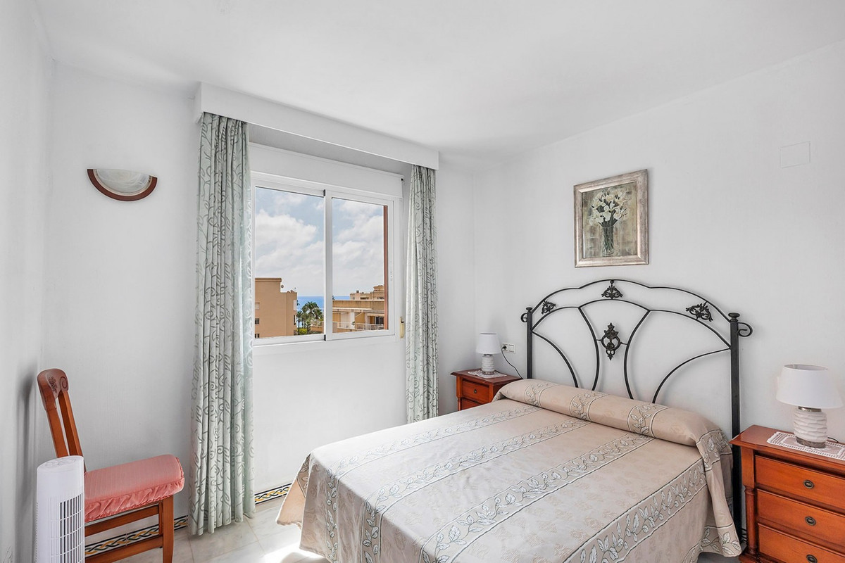 For sale - 2 Bedroom 2 Bathroom Apartment - Middle Floor Apartment in Torrevieja - Playa de los Locos  - Alicante