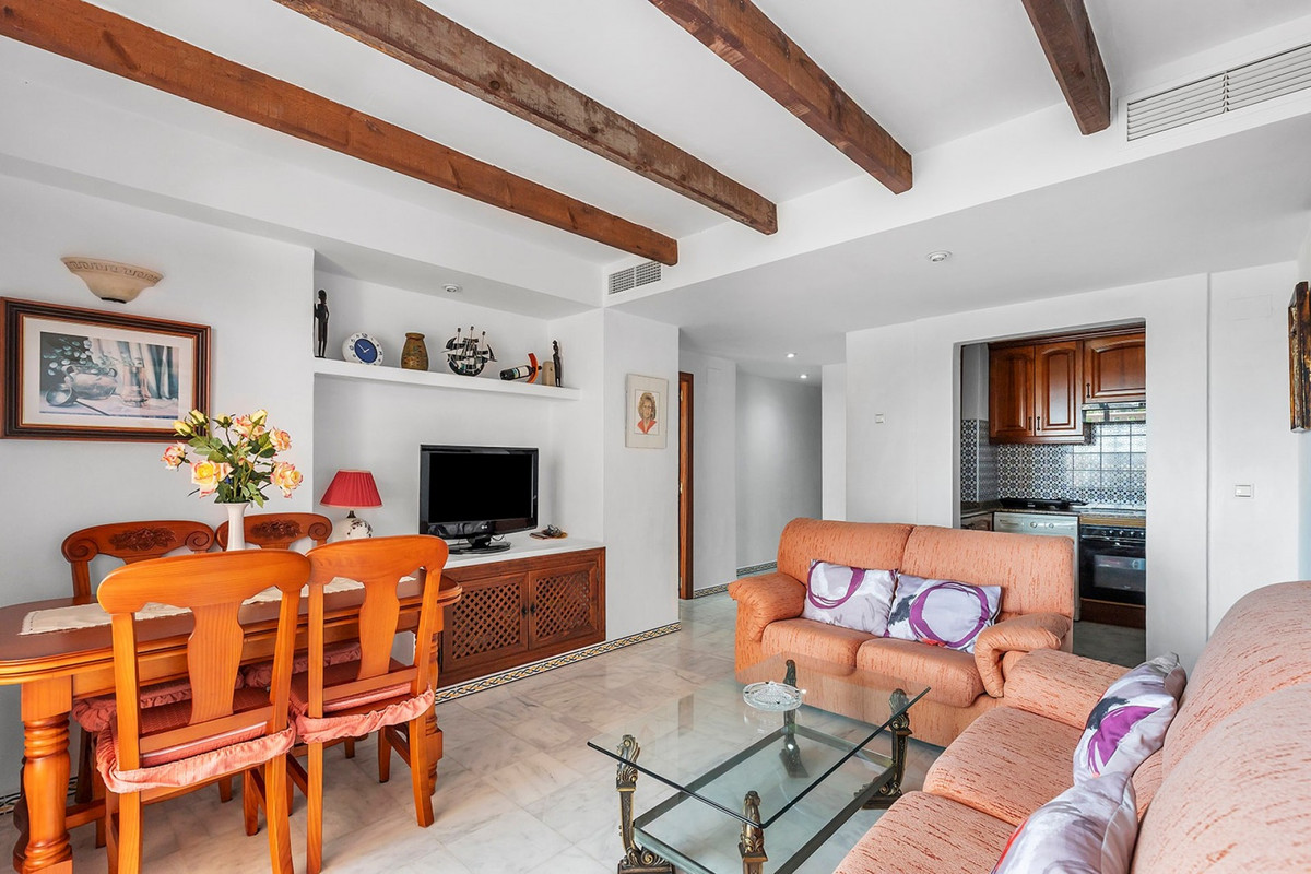 For sale - 2 Bedroom 2 Bathroom Apartment - Middle Floor Apartment in Torrevieja - Playa de los Locos  - Alicante