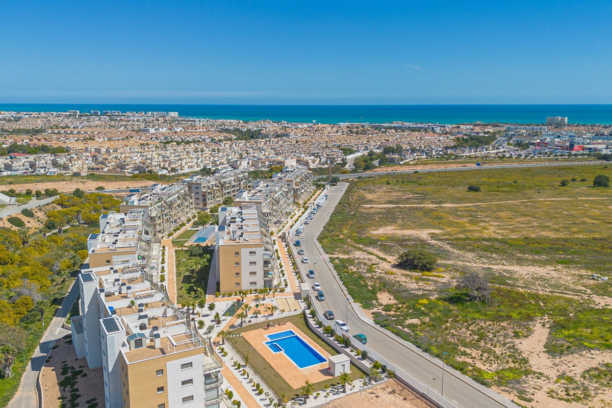 For sale - 2 Bedroom 2 Bathroom Apartment - Ground Floor Apartment in Orihuela - La Zenia  - Alicante