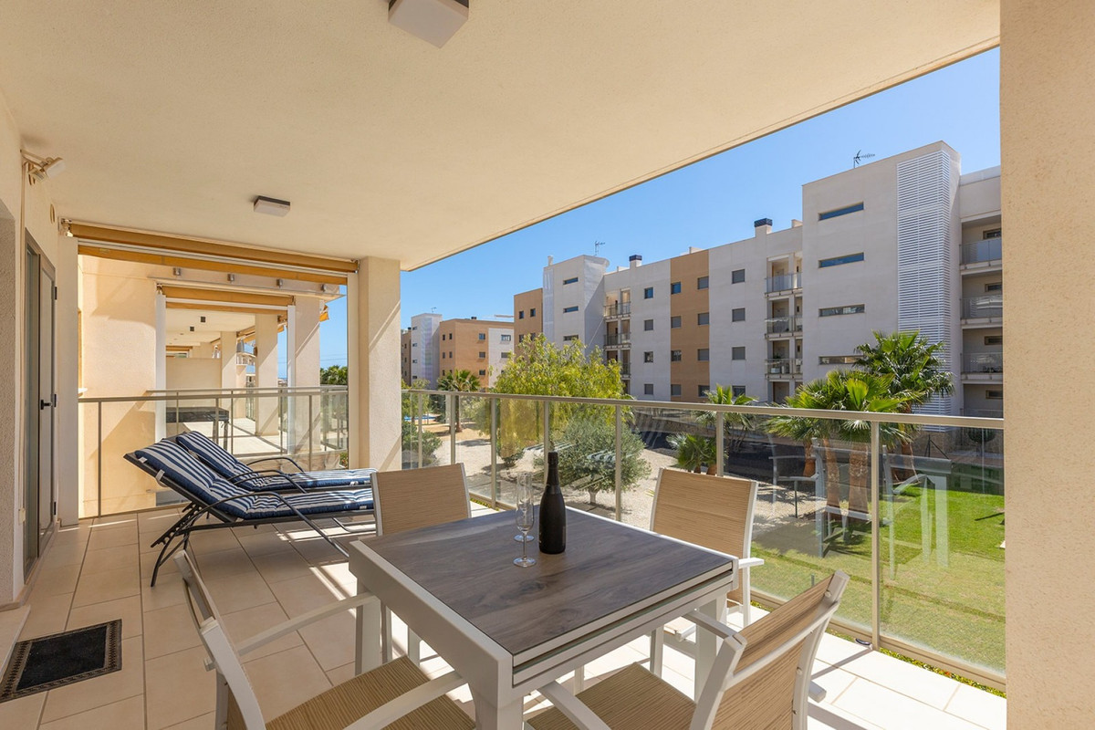 For sale - 2 Bedroom 2 Bathroom Apartment - Ground Floor Apartment in Orihuela - La Zenia  - Alicante