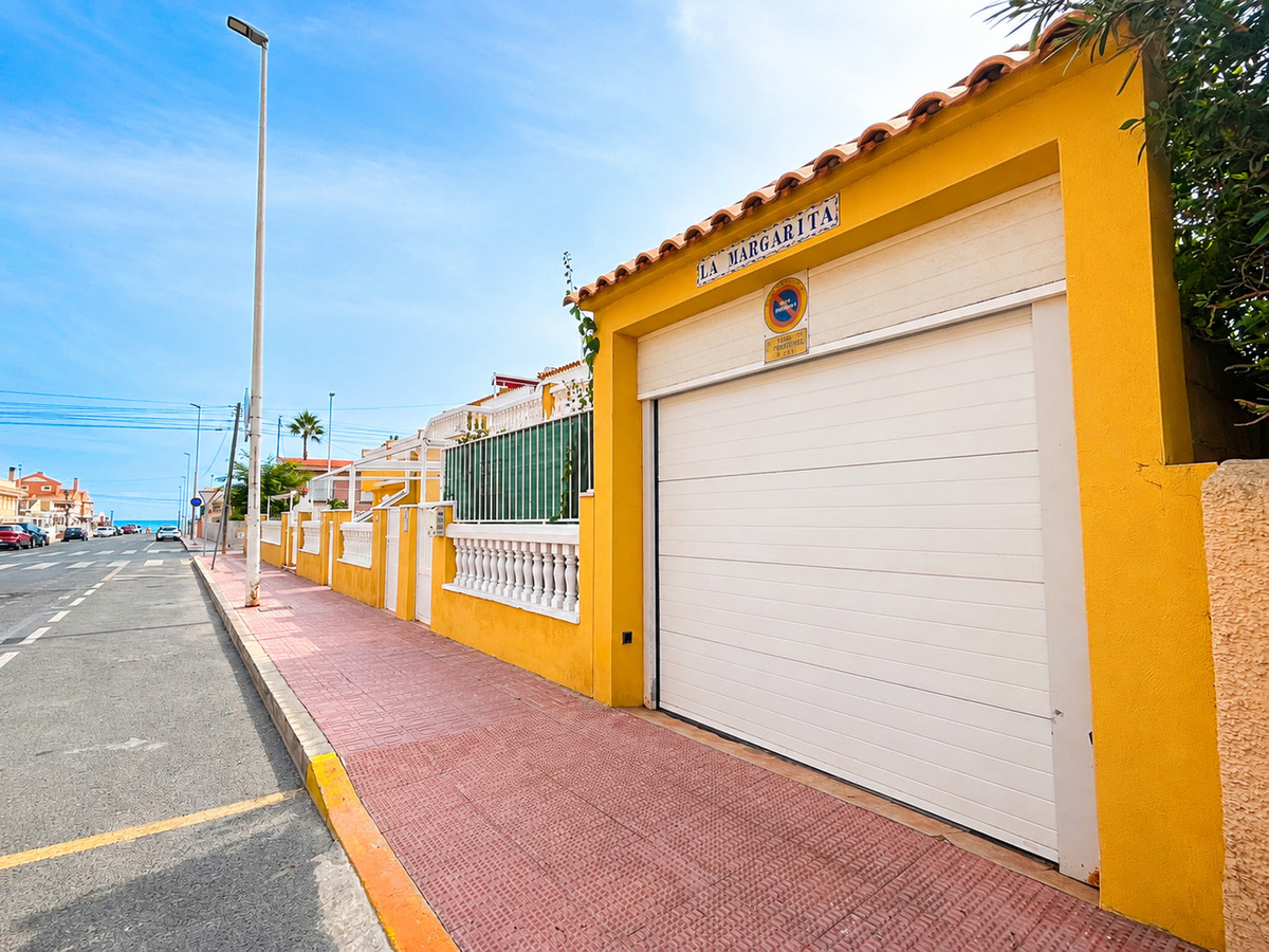 For sale - 3 Bedroom 1 Bathroom Apartment - Ground Floor Apartment in Torrevieja - La Mata  - Alicante