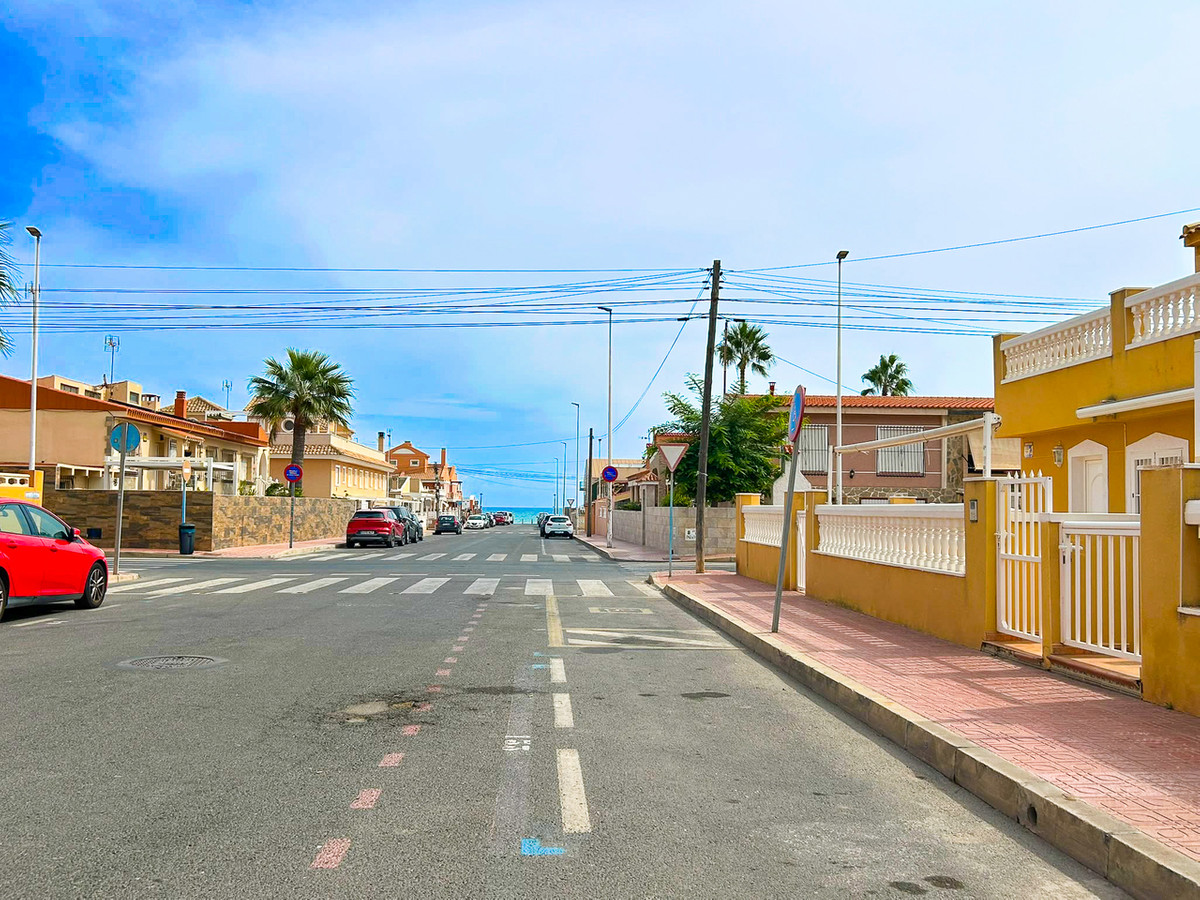 For sale - 3 Bedroom 1 Bathroom Apartment - Ground Floor Apartment in Torrevieja - La Mata  - Alicante