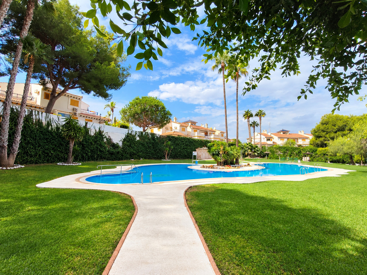 For sale - 2 Bedroom 1 Bathroom Apartment - Penthouse in Orihuela - Mil Palmeras  - Alicante