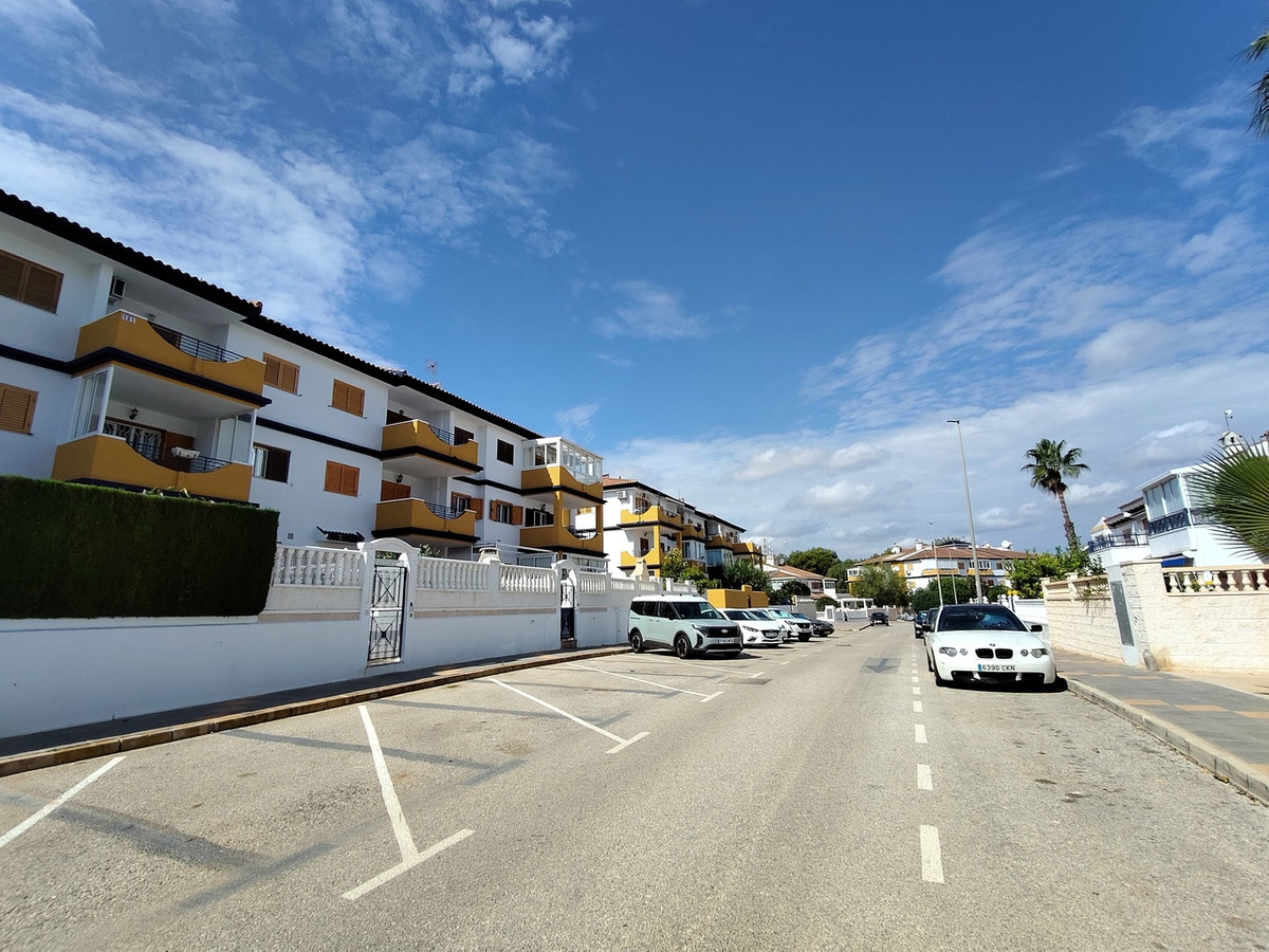 For sale - 2 Bedroom 1 Bathroom Apartment - Penthouse in Orihuela - Mil Palmeras  - Alicante