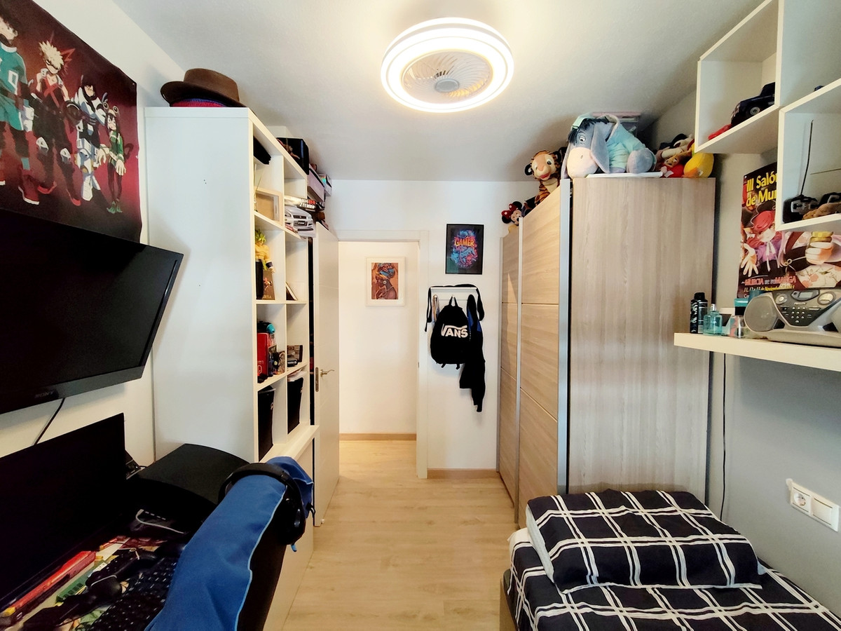 For sale - 3 Bedroom 2 Bathroom Apartment - Middle Floor Apartment in Torrevieja - Torrevieja Centro  - Alicante