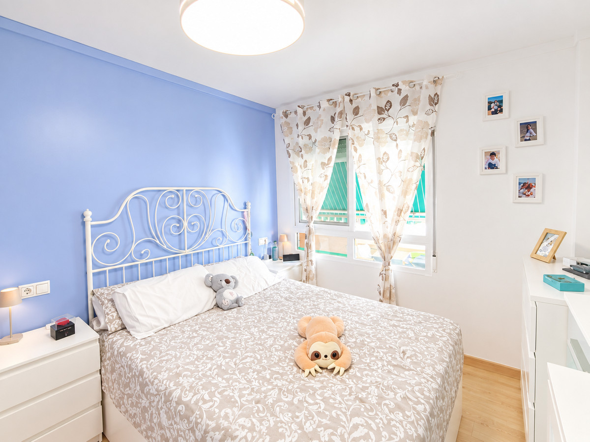 For sale - 3 Bedroom 2 Bathroom Apartment - Middle Floor Apartment in Torrevieja - Torrevieja Centro  - Alicante