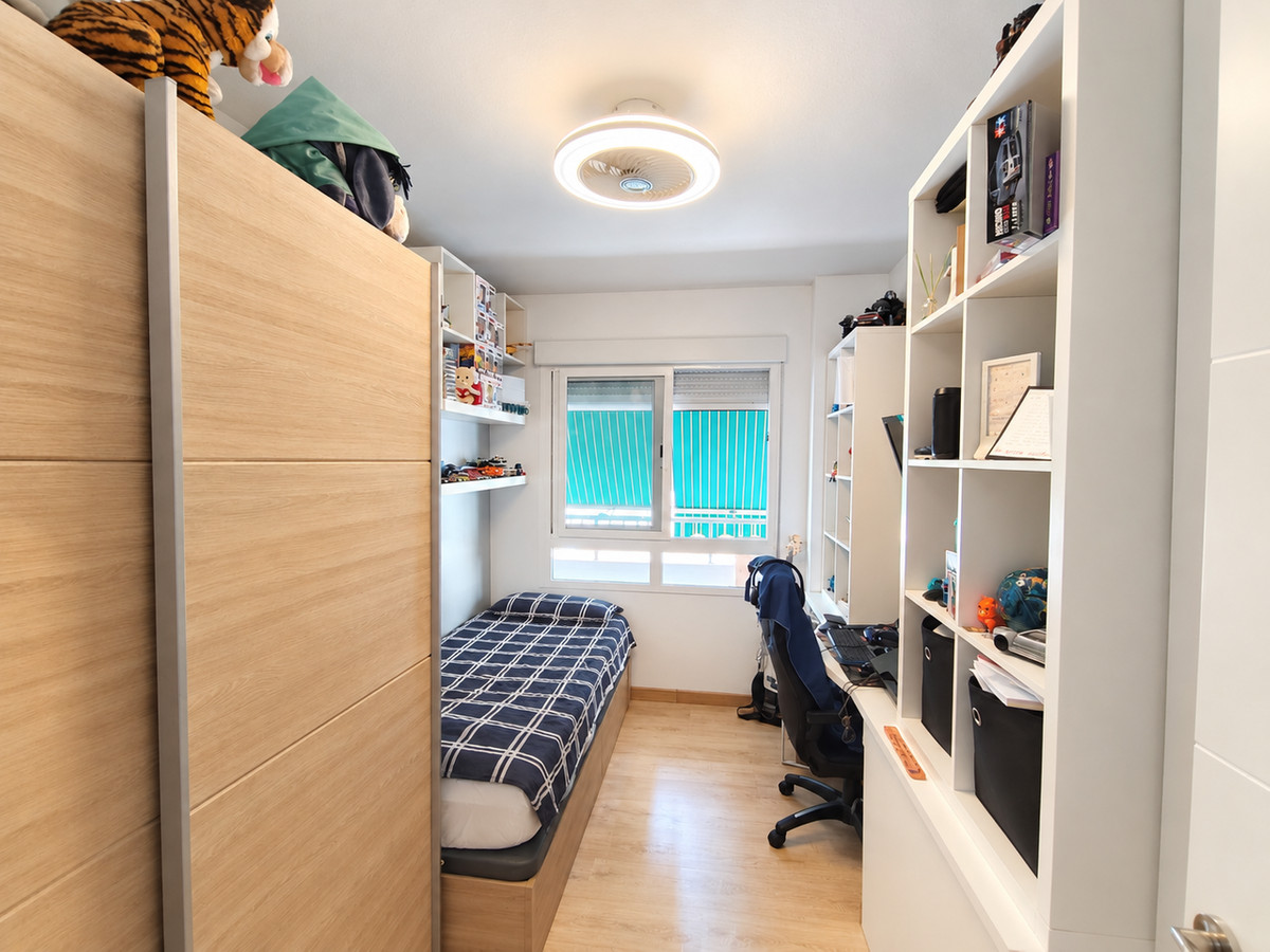 For sale - 3 Bedroom 2 Bathroom Apartment - Middle Floor Apartment in Torrevieja - Torrevieja Centro  - Alicante