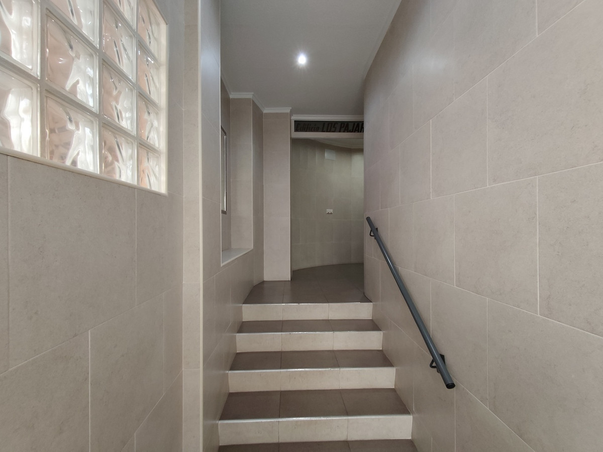 For sale - 3 Bedroom 2 Bathroom Apartment - Middle Floor Apartment in Torrevieja - Torrevieja Centro  - Alicante