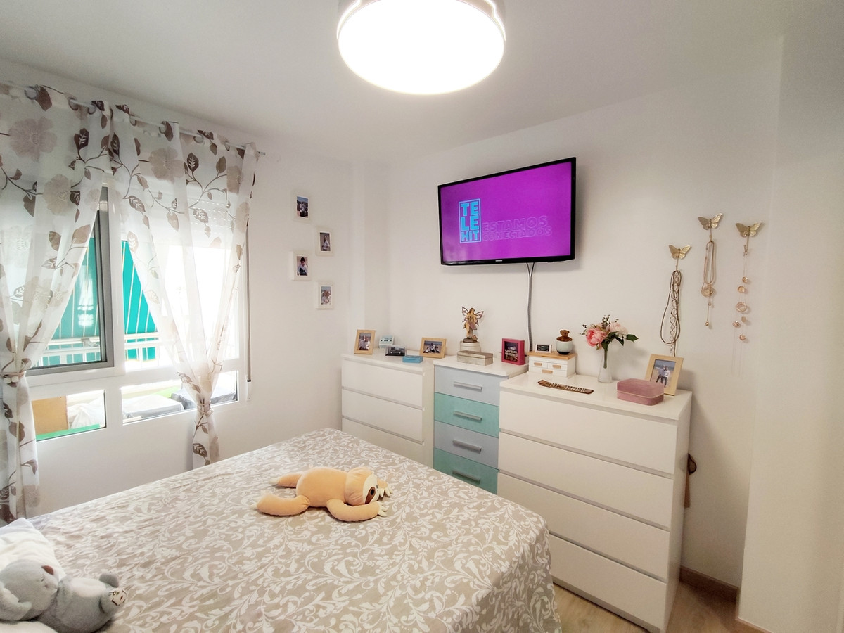 For sale - 3 Bedroom 2 Bathroom Apartment - Middle Floor Apartment in Torrevieja - Torrevieja Centro  - Alicante
