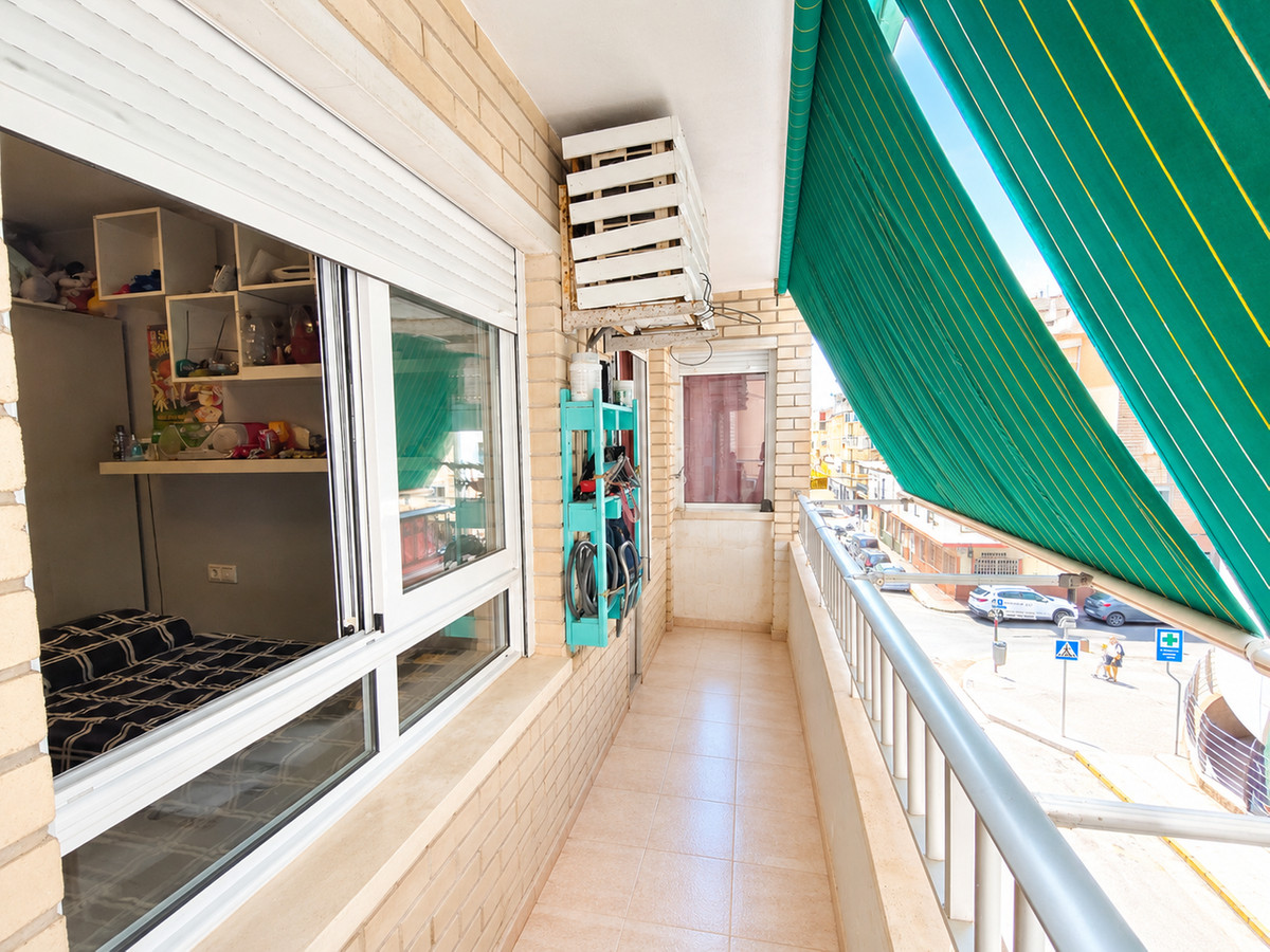 For sale - 3 Bedroom 2 Bathroom Apartment - Middle Floor Apartment in Torrevieja - Torrevieja Centro  - Alicante